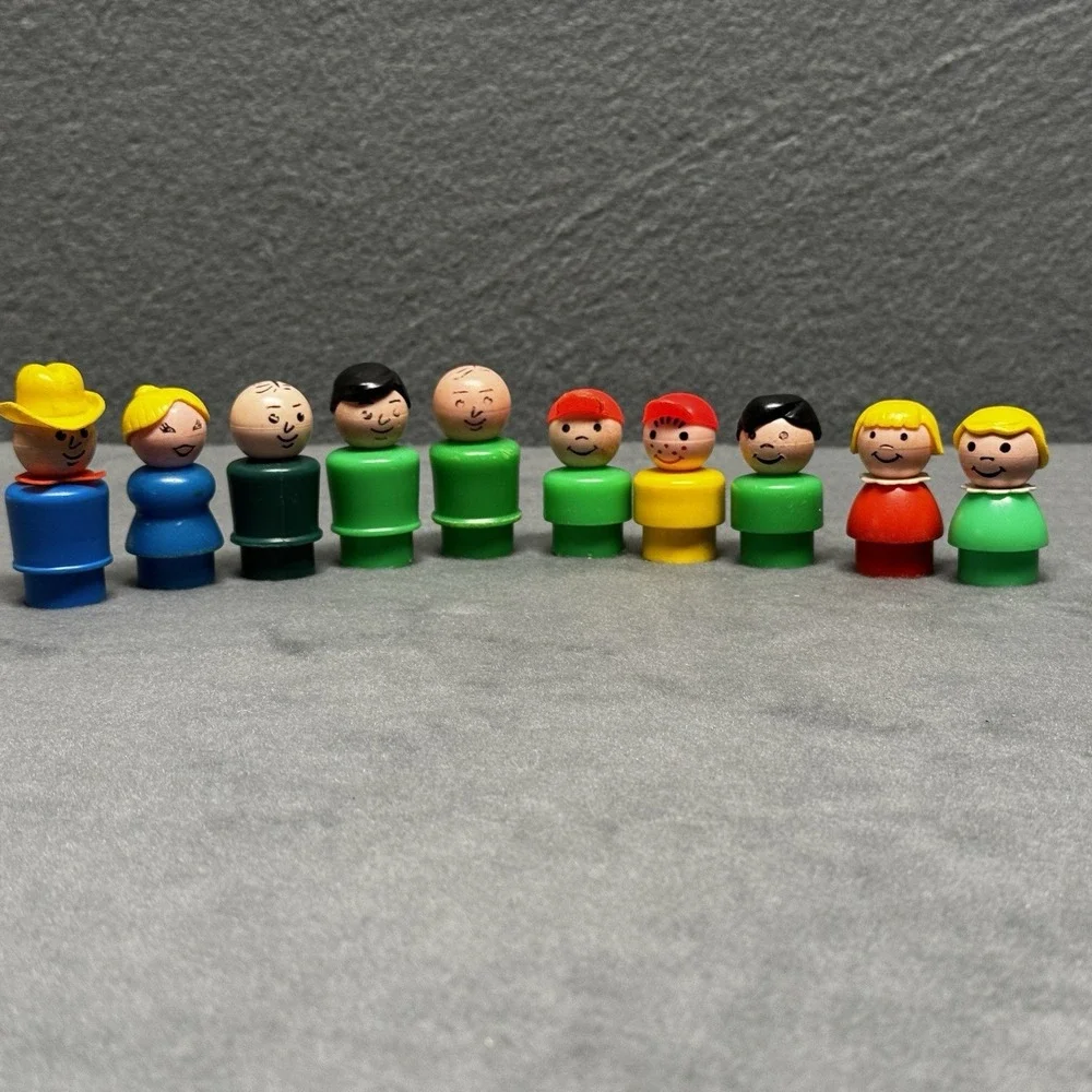 Lot of 10 Vintage of Assorted Fisher Price Little People Figures Plastic